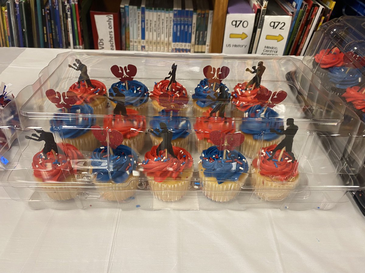 Tanya_N_Shelton's tweet photo. Special shout out to @BHMaconDISD for hosting the principals’ meeting on yesterday. Student greeters, decorations, favors, and popcorn. My leaders were spoiled on yesterday. @Antoninoe9L https://t.co/mqWuucTvQ1