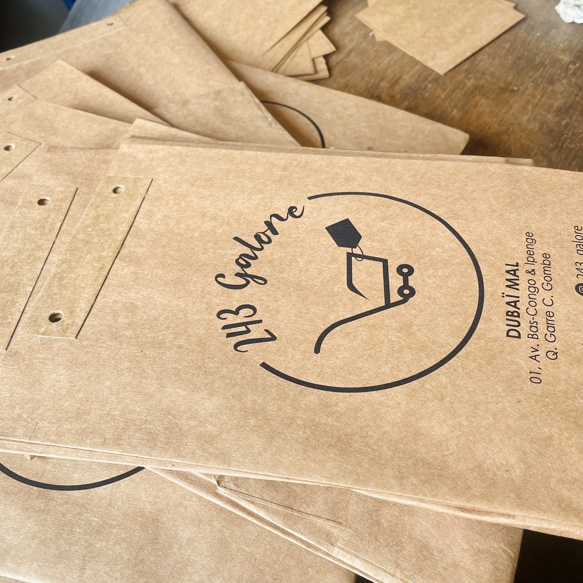 LeloleloService's tweet photo. Parce que vous méritez quelque chose du rang de votre hauteur!

La satisfaction au-delà de votre attente, notre objectif…

#Bag #Sag #Kinshasa #Rdc #Carton #Biodegradable #environnement #Propre #Rapide https://t.co/MBBiyyKJMv