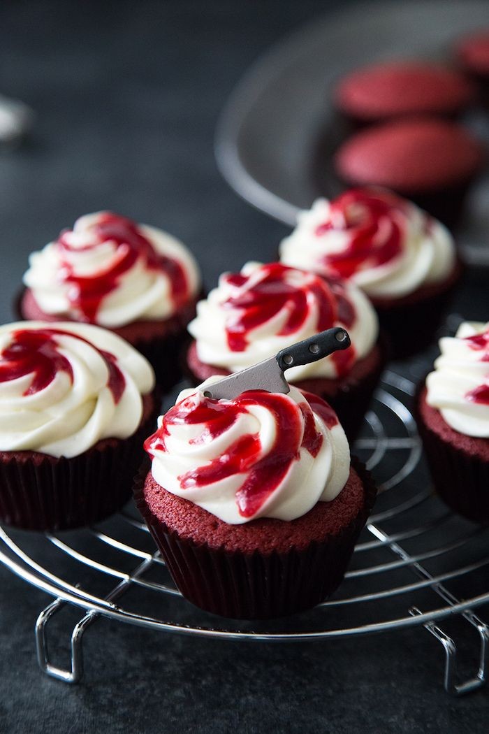 yelively's tweet photo. From: 🦌
To: @ofIoona! @heejinderella @chohaseul @yeojjna @LlPPlES @cchoerry @yfves @chuuwinkle @gowonpark 

Message: I love you all. 💗

Order(s): 8 Bloody Drip Cupcakes and 8 Poison Apple Punch. https://t.co/Y90xPOdInh