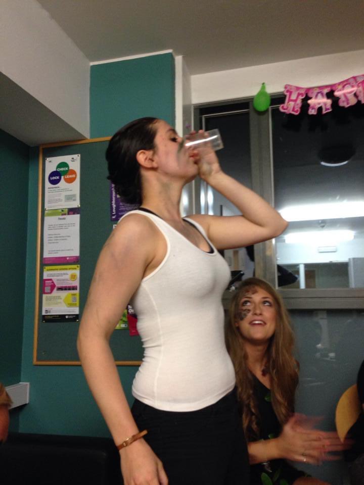 MortenKathy's tweet photo. An odd memory on #ThrowbackThursday today from uni days.

I don’t talk about it a lot on here but I stopped drinking altogether about 2 months after this picture.

While most people are happy to respect that decision I’ve been given grief for it on occasion, so here’s a quick 🧵 https://t.co/kQuugIobN2