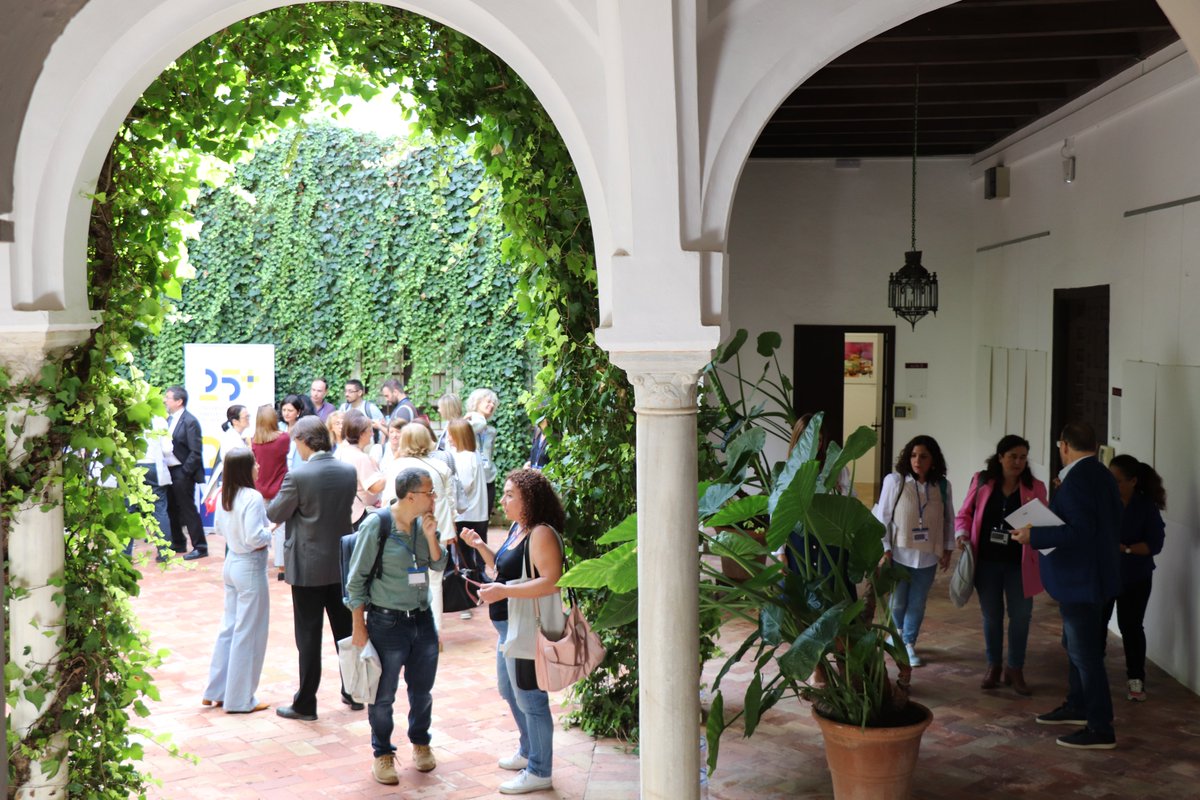 olavidecarmona's tweet photo. El rector @PacoOlivaUPO inaugura en la sede @olavidecarmona la asamblea general de la #AUnETI. A dicho encuentro del sector de la Traducción e Interpretación asisten un total de 40 representantes de más de 20 universidades españolas. https://t.co/LoLwJ9Gwzq