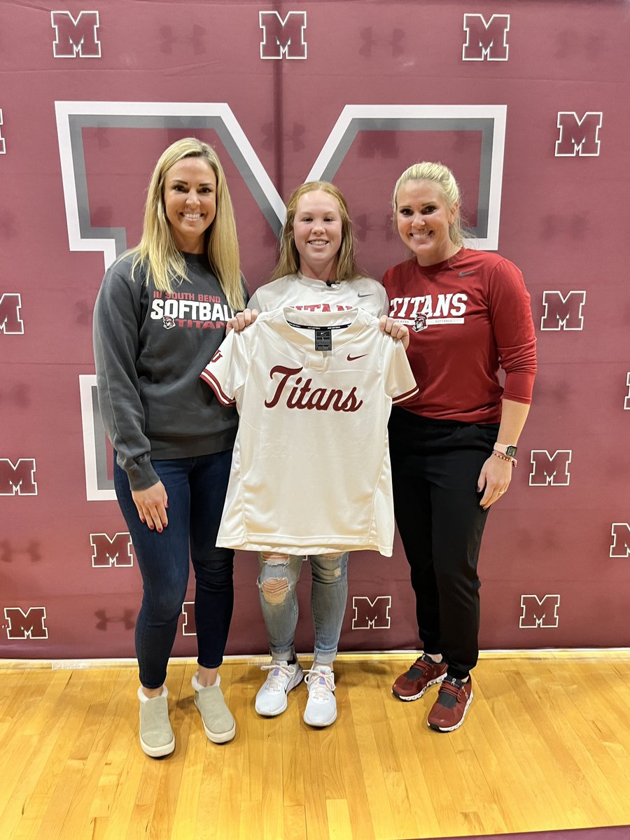 IUSBsoftball's tweet photo. We had an awesome signing held at Mishawaka High School yesterday! Welcome Leah Dawson to the Titan Family! 🖤❤️#TitanPride⚔️ https://t.co/8PxDuEKgcJ