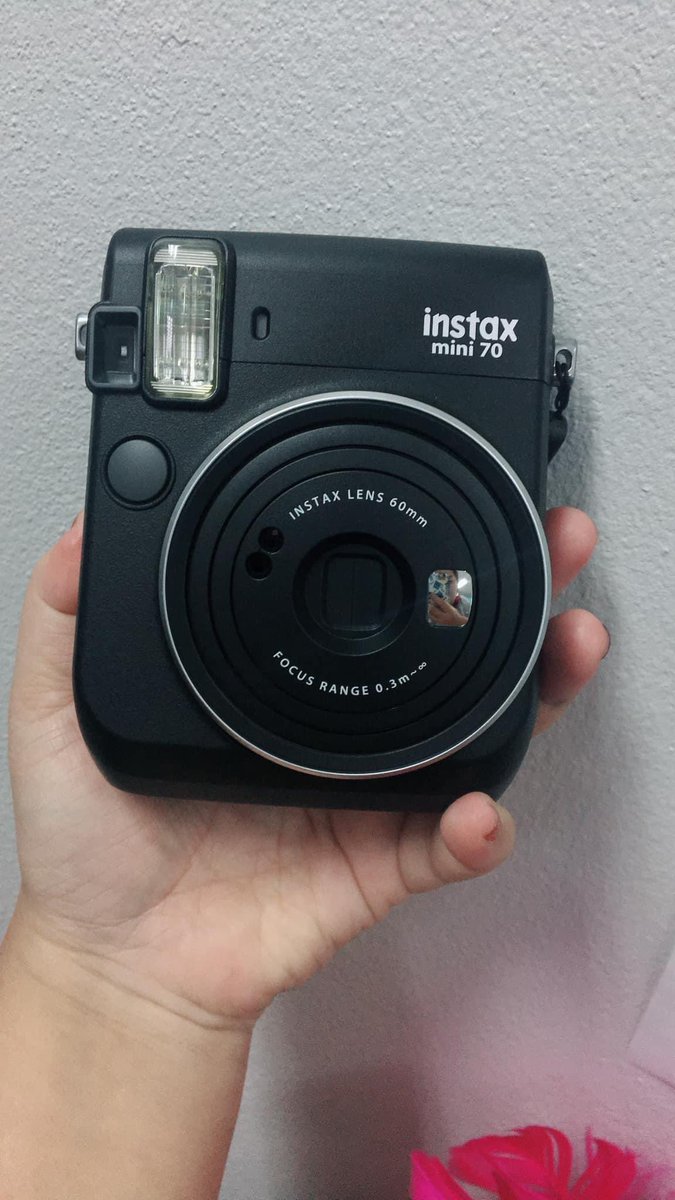 SJPangz's tweet photo. ปล่อยกล้องโพลารอยด์ Fujufilm instax mini 70 ราคา 2000 ค่ะ สภาพใหม่มาก ใช้แค่ครั้งเดียว มีฟิล์มแถมให้ 1 กล่อง สนใจ dm ได้เลยค่า #กล้องมือสอง https://t.co/KJAh78bOgE