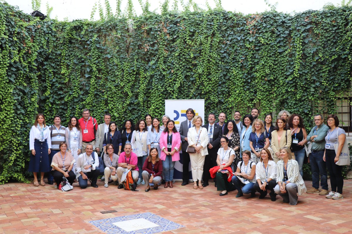 olavidecarmona's tweet photo. El rector @PacoOlivaUPO inaugura en la sede @olavidecarmona la asamblea general de la #AUnETI. A dicho encuentro del sector de la Traducción e Interpretación asisten un total de 40 representantes de más de 20 universidades españolas. https://t.co/LoLwJ9Gwzq