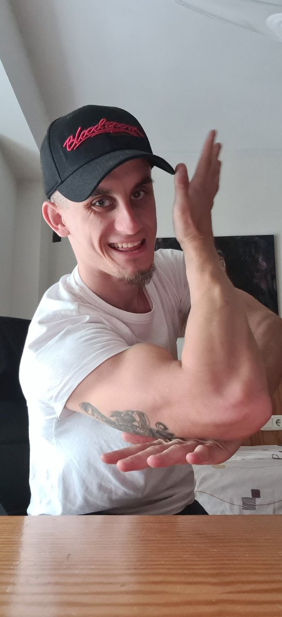 Jeanclaude81840's tweet photo. mucho amor de mi fan española 💓💘💘🥰🥰🙏🙏👋👍👍❣️❣️💕 https://t.co/Z3atzIb9YJ
