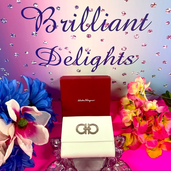 funpoppintags's tweet photo. So good I had to share! Check out all the items I'm loving on @Poshmarkapp from @TheHauteMess1 @MikaylaThomas #poshmark #fashion #style #shopmycloset #salvatoreferragamo #pandora #riverisland: https://t.co/9pffBTdAyW https://t.co/kZzASqRLe5