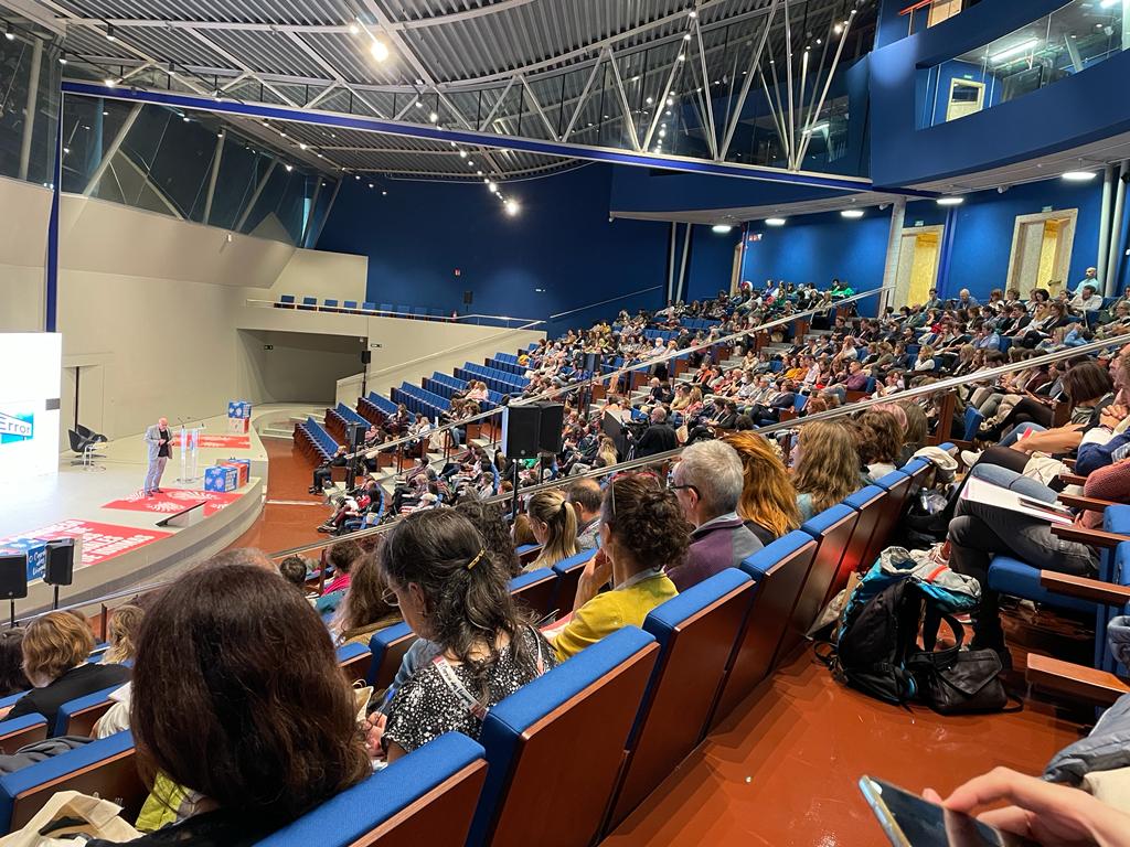 Empieza el <a href="/12CongresoEOI/">XII Congreso EOI Galicia</a> con la presencia de miembros de la APEOICVA, de momento como espectadores...sólo de momento. Pronto pasarán a la acción!!👨‍🏫👩‍🏫