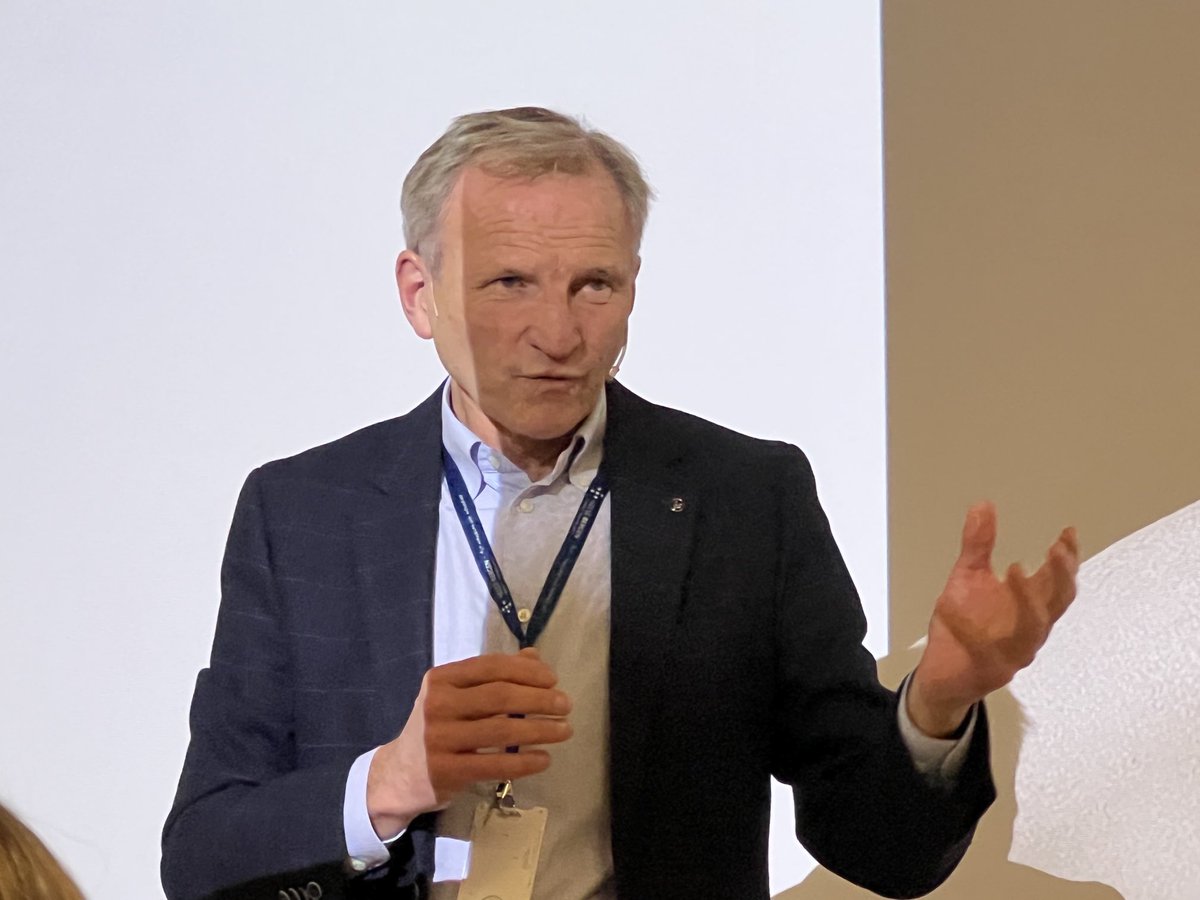 PalRNjolstad's tweet photo. Takk til Sverre S Hov @BergenChamber og Eivind Hansen @haukeland_no for lærerikt frokostseminar mht utvikling av helsetjenester der bla jeg fikk presentert vårt nye #PRESIS-DIA @mohnfoundation senter i Glasblokkene https://t.co/wsSJeXMDtl
