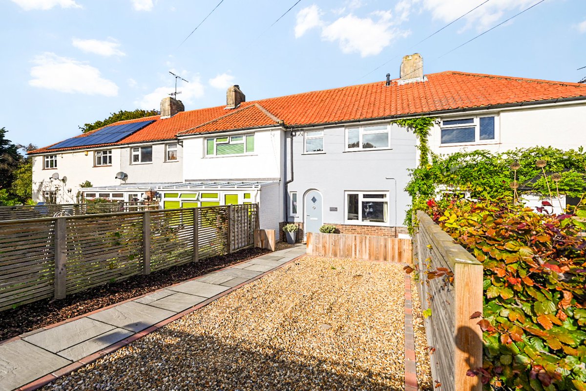 SurridgeMison's tweet photo. 🏡🌟FOR SALE🌟🏡

Here it is! Truly a beautiful property, with space, light, and characterful features kept in mind. And those views! 😍

Please visit our website https://t.co/HUzPfORRcG and our properties page for all information. https://t.co/ovpTAYIVUs
