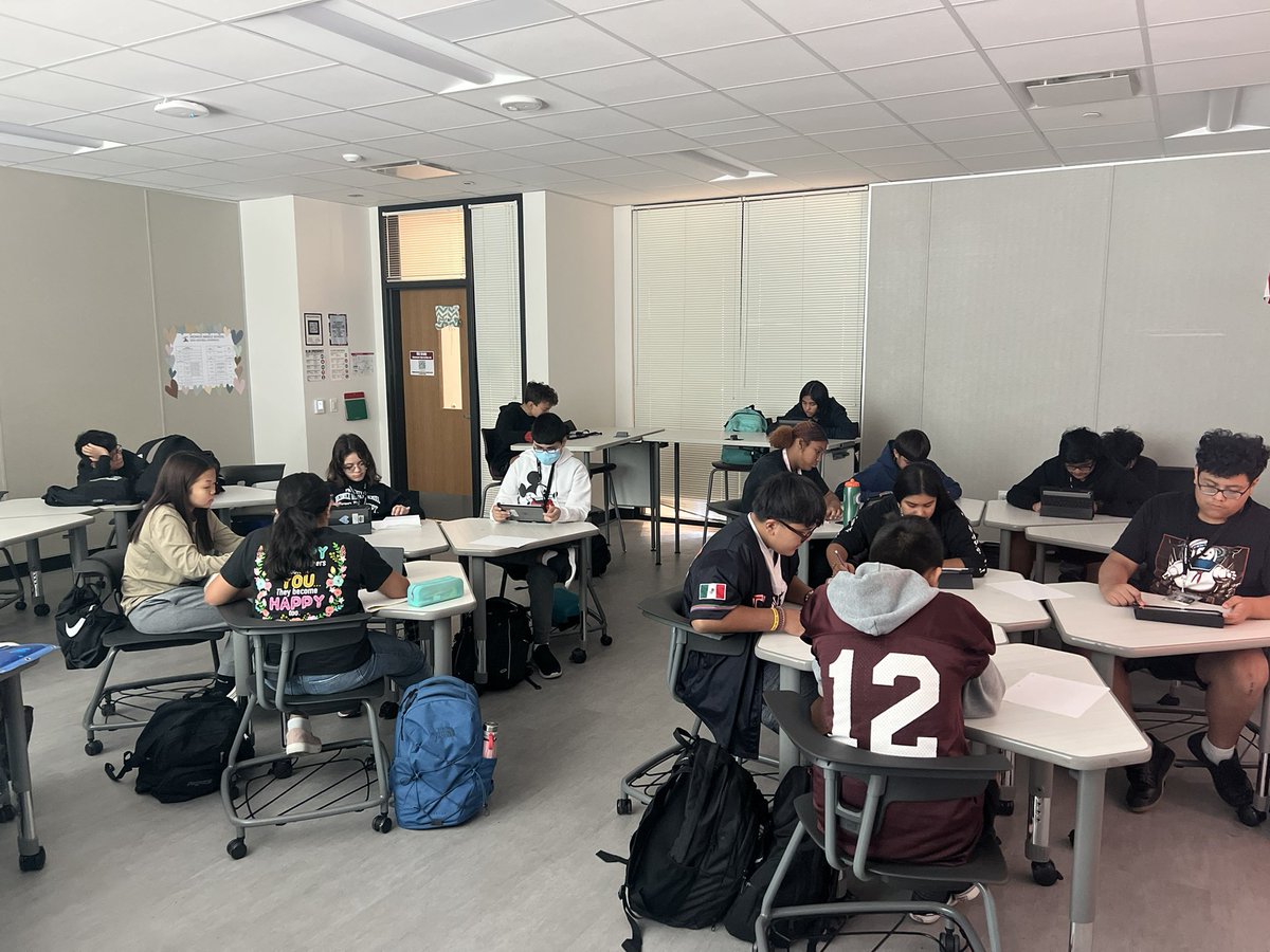 MsBynumHMS's tweet photo. HMS Algebra students using their technology to learn about arithmetic sequences. @FDCurry @Hedrick_MS https://t.co/Y6KVrlScAJ
