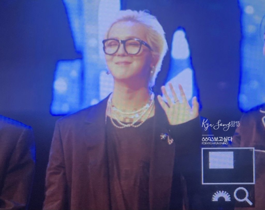 KyuSong8893's tweet photo. 221027 KBEE2022

진짜 귀여워~~~

@official_mino_ 
#MINO #송민호 #미노
#위너 #WINNER #KBEE2022
#KBEE2022_Hanoi https://t.co/ULRTxvo0vg