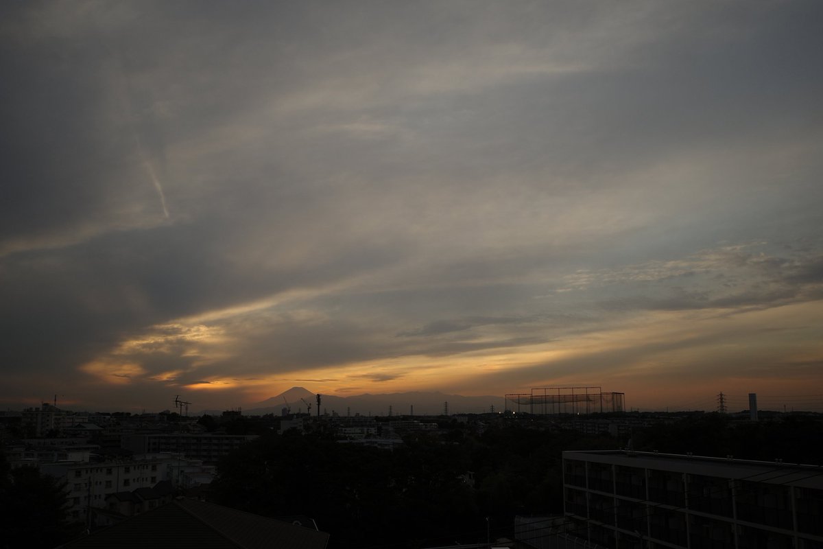 uvMK01GeS8alhLn's tweet photo. #27October2022
#GoodEveningYokohama
お疲れ様
今宵も皆さんには
良い夜を
お過ごしください
#光街浪漫 
#grsnaps
#grsnapsyokohama
#ricohgr3
#光をあつめて https://t.co/4AT4sGDNQw