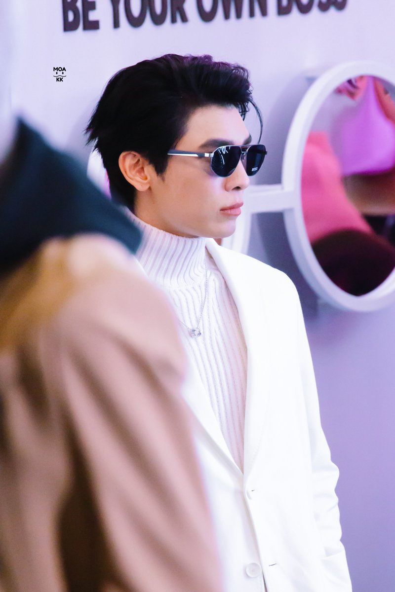 MOA_KK's tweet photo. คนมันเท่อ่ะค้าบน้อนๆ😎

BOSS AT PARAGON X MEW

#BeYourOwnBOSS
@MSuppasit #MewSuppasit 
#TurnOffTheAlarm #มิวศุภศิษฏ์ 
#TurnOffTheAlarm_MewSuppasit https://t.co/mma6dw9Awo