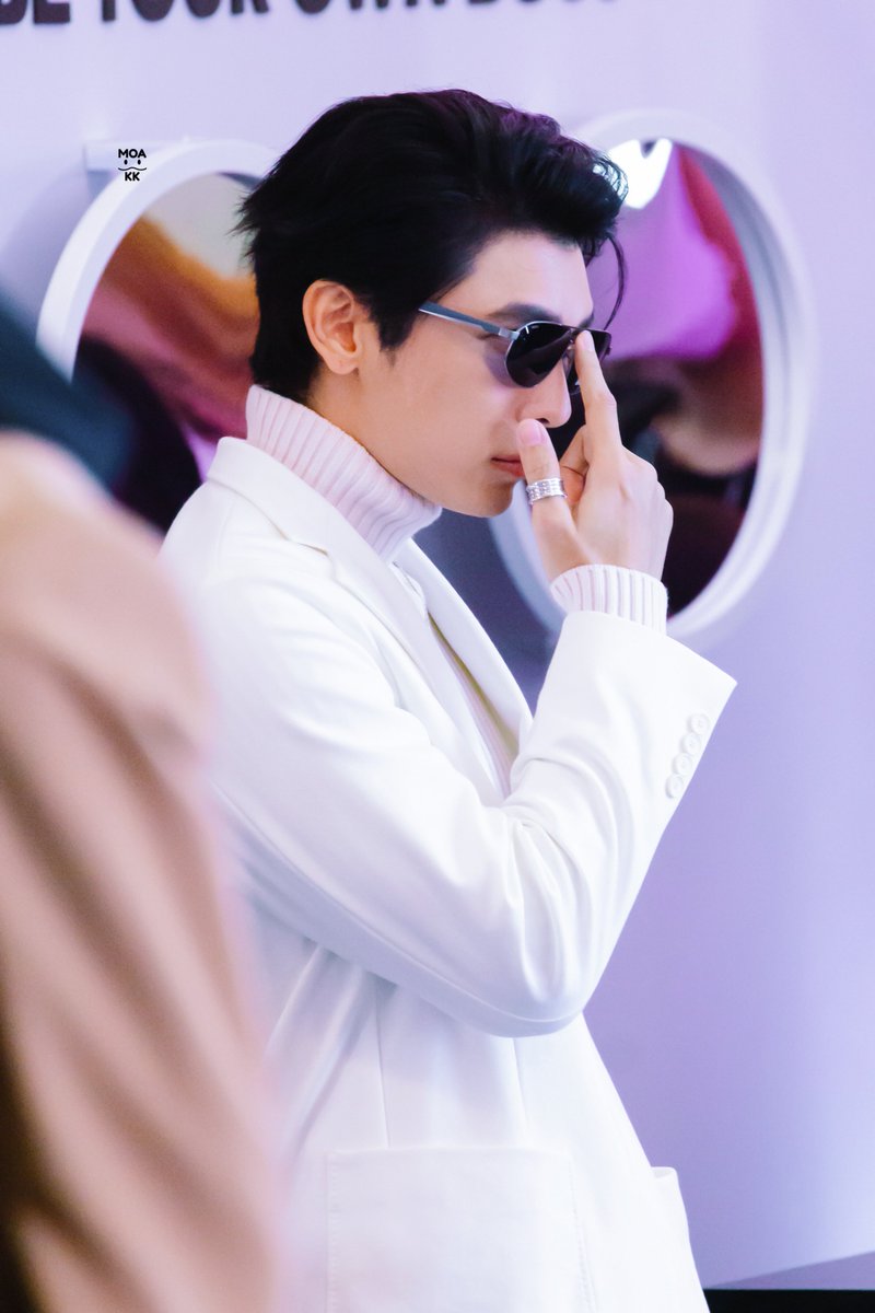 MOA_KK's tweet photo. คนมันเท่อ่ะค้าบน้อนๆ😎

BOSS AT PARAGON X MEW

#BeYourOwnBOSS
@MSuppasit #MewSuppasit 
#TurnOffTheAlarm #มิวศุภศิษฏ์ 
#TurnOffTheAlarm_MewSuppasit https://t.co/mma6dw9Awo