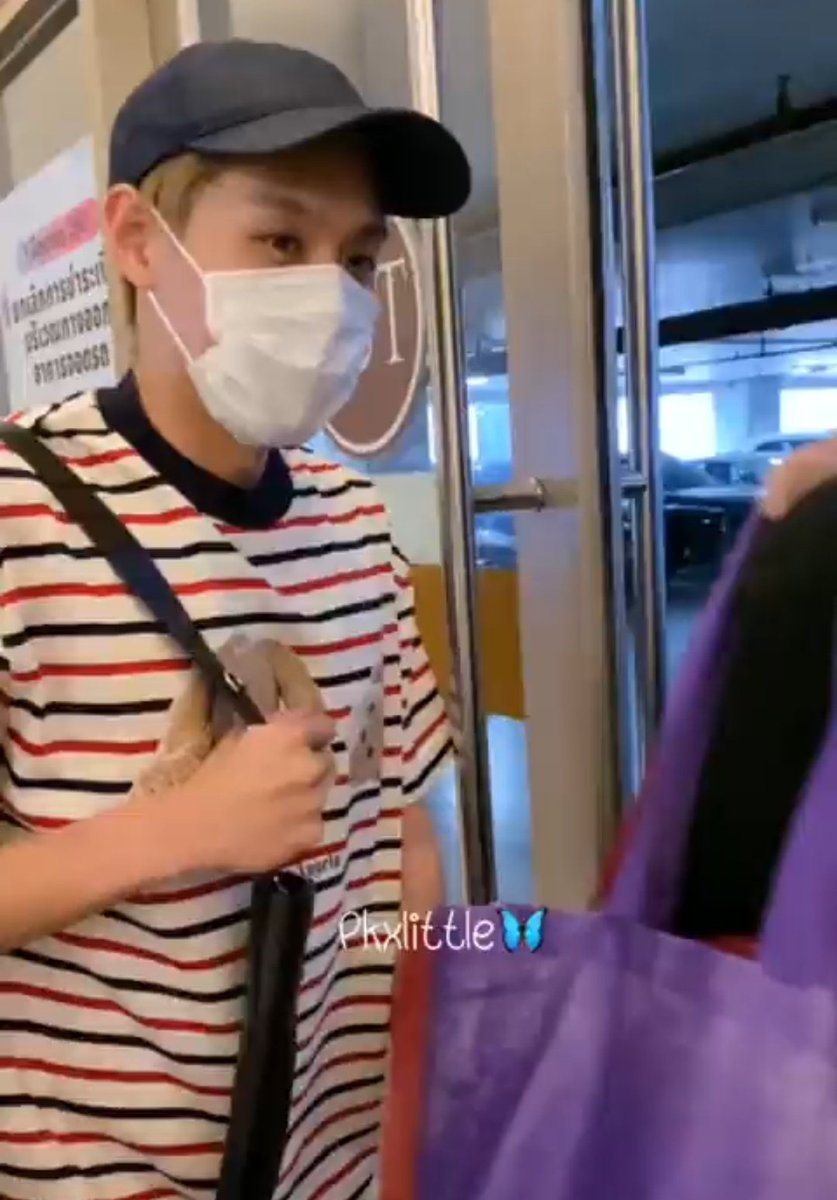 flipped1999_bk's tweet photo. Look what billkin is wearing today👀Besides' love is being received  sincerely💗
cr.Pkxlittle
#bbillkin 
#besidebillkin https://t.co/spEGXydFsj