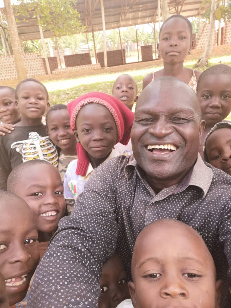 GregYantzi's tweet photo. Hey friends. With Giving Tuesday coming up, I want to make you aware of an unique opportunity to support a cause that I have recently been connected with in Uganda!  You can read about the campaign I have created here... Thanks!
https://t.co/d4fkn3HWrf https://t.co/sAwVTctIiJ