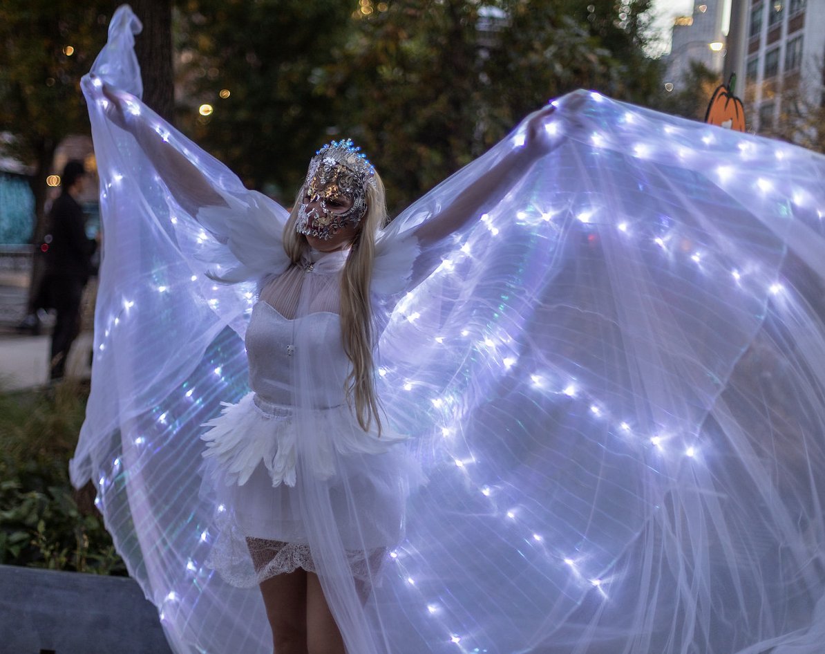 Celebrate Halloween the Greenwich Village way by attending the 49th Annual Village Halloween Parade this Monday! Don your more spookiest outfit and join the procession through the neighborhood. Learn more: greenwichvillage.nyc/events/nyc-vil… . . . 📷: Sharron Crocker