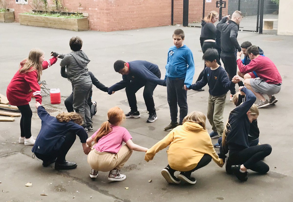 A reminder to our <a href="/TollcrossP/">Tollcross Primary School</a> P6 pupils that we begin our <a href="/edinburghcoll/">Edinburgh College</a> kayaking/canoeing sessions this Mon 31st 🧟‍♀️.  Group 1 to go first.  Don’t forget a change of clothes and your goggles!! 🚣🏽. <a href="/MsAndersonTXP/">Miss Anderson TXP</a> <a href="/Misssteel_TxP/">MissSteel</a> <a href="/bevfrew/">Bev Adam</a>