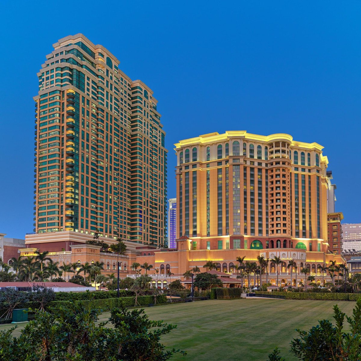 We are thrilled to have been recognised by renowned travel award, Condé Nast China - Gold List 2022, with #FSMacau and #GrandSuitesMacau named as ‘Top 10 China Hotels’. The most prestigious category!
This is a remarkable achievement thanks to all you and our #FourSeasons team!