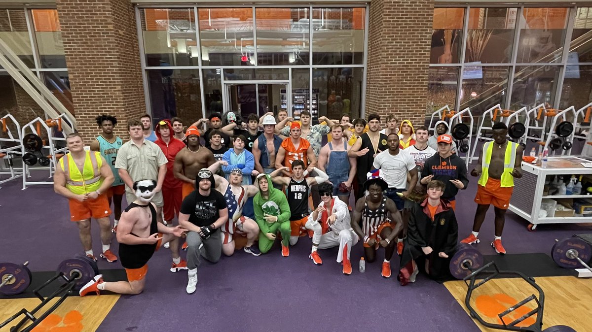 CoachBatson's tweet photo. Power Hour “Operation Halloween Havoc: Under The Cover of Darkness The Unseen Grind”#PowerHour26 #SquatoberFest #HighwayToHard #LeanOnTheWork #@ClemsonFB https://t.co/wVQg2PrMxV