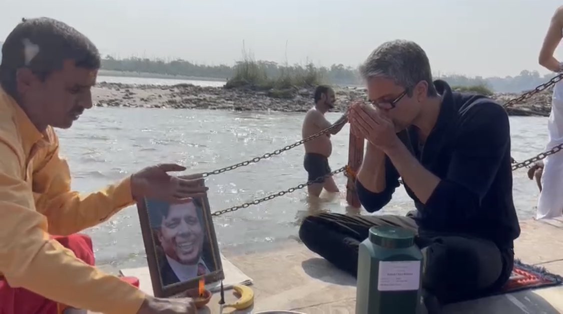 DrAseemMalhotra's tweet image. Goodbye Papa. I promise you with all my heart I will ensure that your premature passing will not be in vain & that we achieve justice for those who have suffered unnecessarily from an mRNA jab that should likely never have been approved & certainly not without informed consent.
