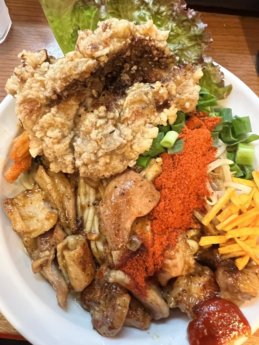 6mtCivic's tweet photo. 久しぶりのだいつる
醤油1辛
ホルモンまぜそば4辛

いつもは味噌が好きで注文していたけど醤油も美味しかったです！
ホルモンまぜそばは安定の唐揚げトッピングで！

#だいつる https://t.co/uJ2sjj5rQM
