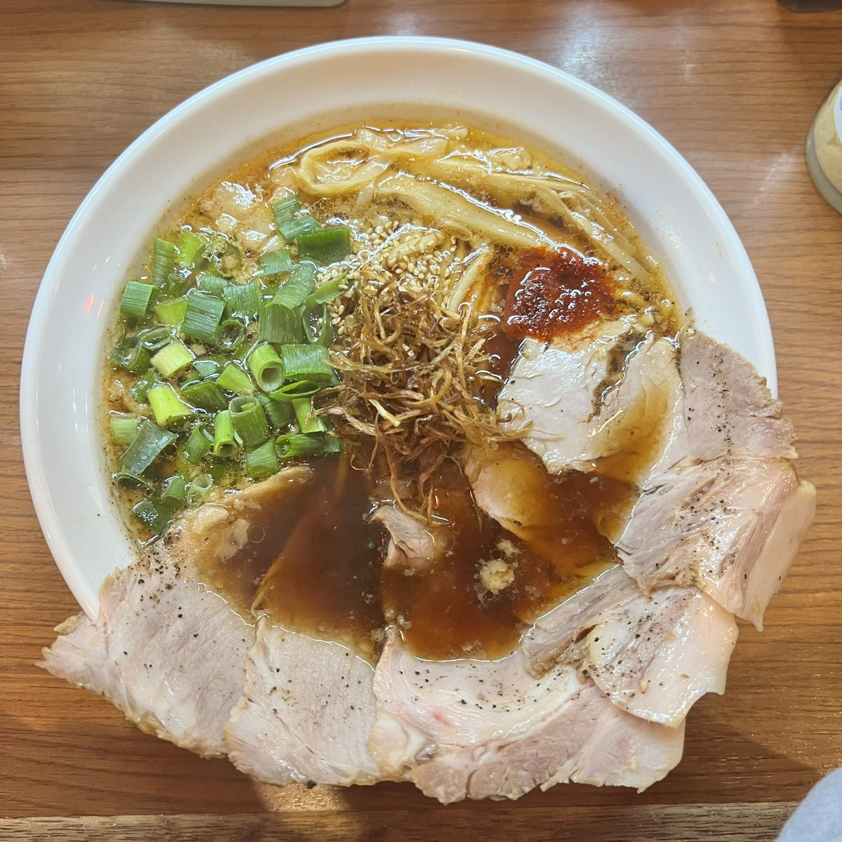 6mtCivic's tweet photo. 久しぶりのだいつる
醤油1辛
ホルモンまぜそば4辛

いつもは味噌が好きで注文していたけど醤油も美味しかったです！
ホルモンまぜそばは安定の唐揚げトッピングで！

#だいつる https://t.co/uJ2sjj5rQM