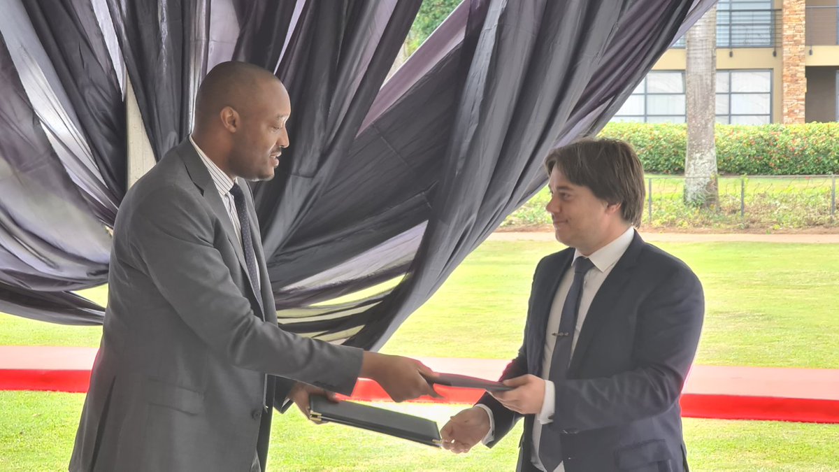 ugandainvest's tweet photo. @ugandainvest led by Director General @mukiza_robert signs MoU on promoting investment with Chamber of Commerce, Industry &amp; Agriculture of Belgium-Luxembourg @ Uganda-EU Business Forum. #UEUBF2022 @KagutaMuseveni @jessica_alupo @HonAniteEvelyn @Opiaiya @Rwakakamba @gou_economy https://t.co/hnG6lZK36b
