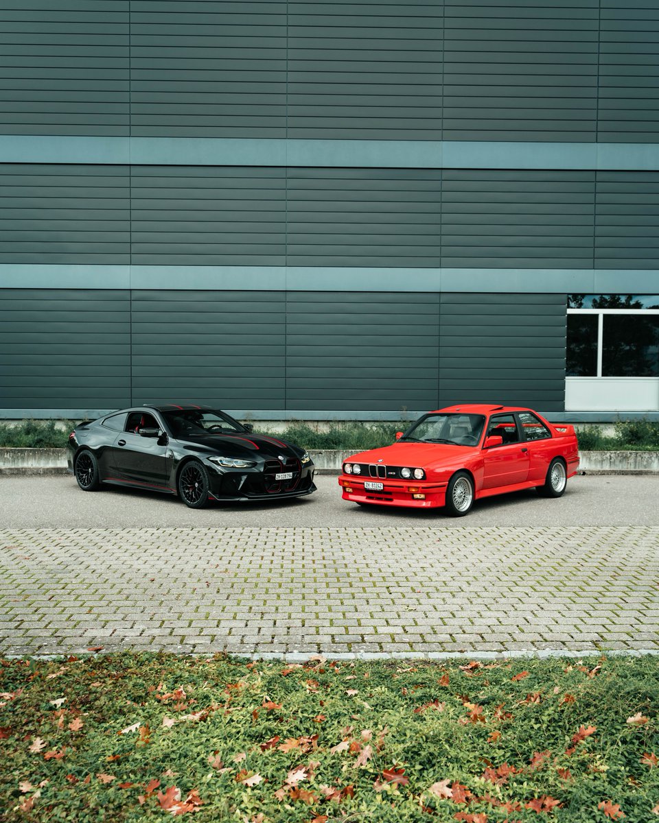 Past to present ⌛️ 📸 IG : efortysexy The BMW 3 Series & the new BMW M4 CSL. #THEM4CSL BMW M4 CSL*: Fuel consumption in l/100 km: 10.1-9.8* (WLTP), CO2 emissions in g/km: 227-222* (WLTP).* Preliminary values.