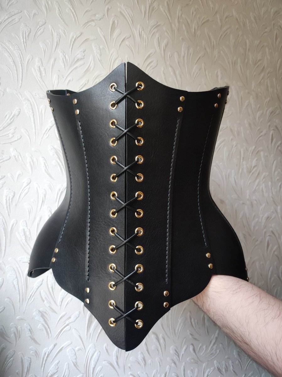 Good afternoon family ☕🍁

I have a little good news: I have already finished the new underbust corset and it is waiting for the lady 😊💚

#NFTCommunity