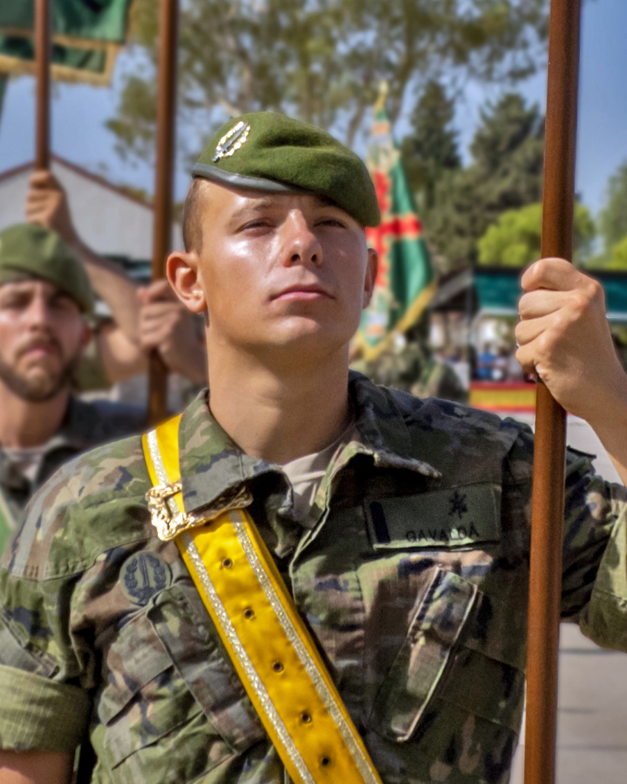 EjercitoTierra's tweet photo. Tenemos el sentimiento de informar del fallecimiento en #Alicante del Caballero Legionario Neil Gavalda Macias, destinado en la Bandera Operaciones Especiales #LaLegión #MOE, en un accidente durante un ex. táctico. Nuestro apoyo a su familia y compañeros en este duro momento DEP https://t.co/Oahumja1UK