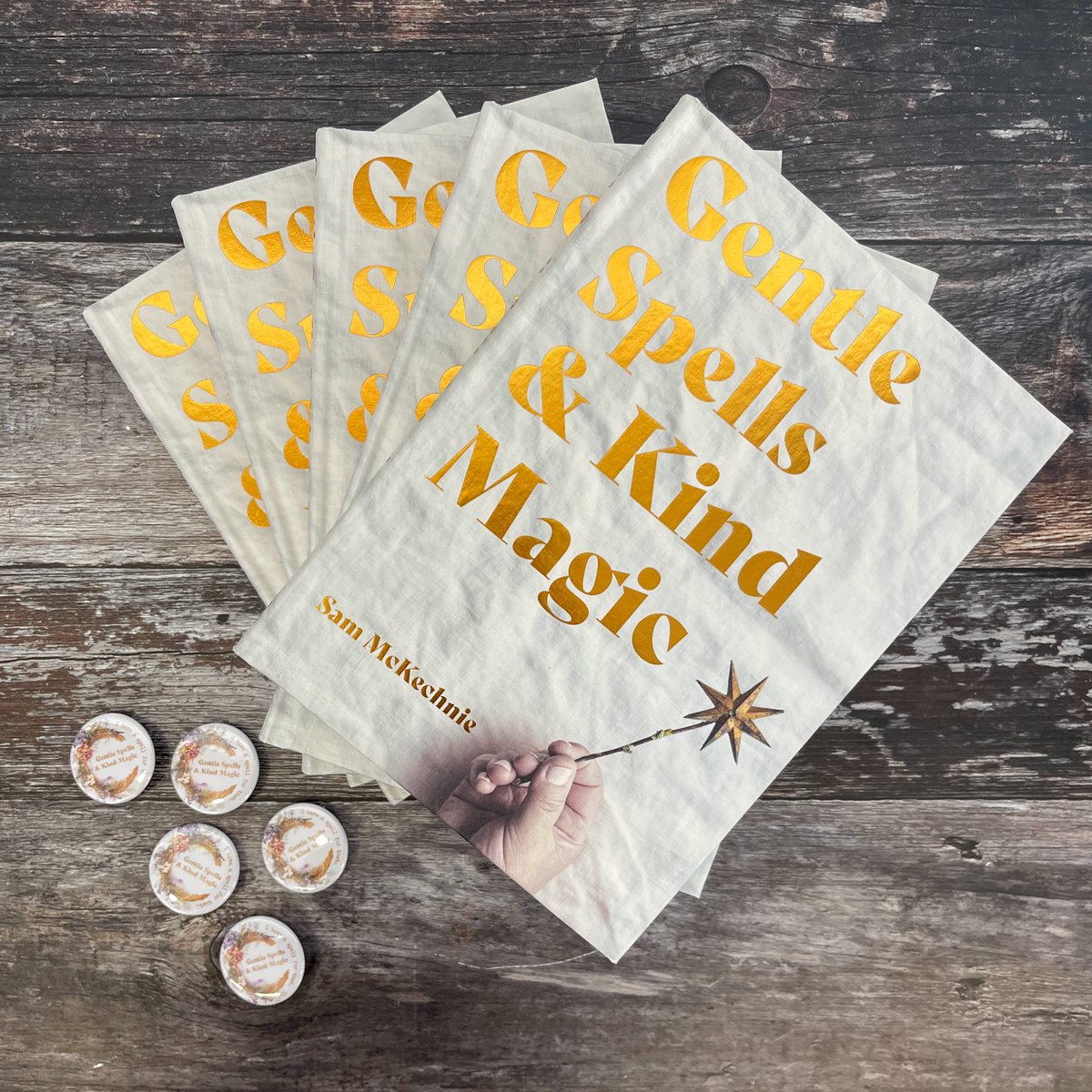 PavilionBooks's tweet photo. #COMPETITION TIME 📢

Halloween doesn't have to be scary, and we're kicking off celebrations early by offering you the chance to #win a copy of #GentleSpellsandKindMagic and a matching badge! 

Simply retweet this to enter ✨

T&amp;Cs apply: https://t.co/NzG87OoF76
#FolkloreThursday https://t.co/QvVDsKetua