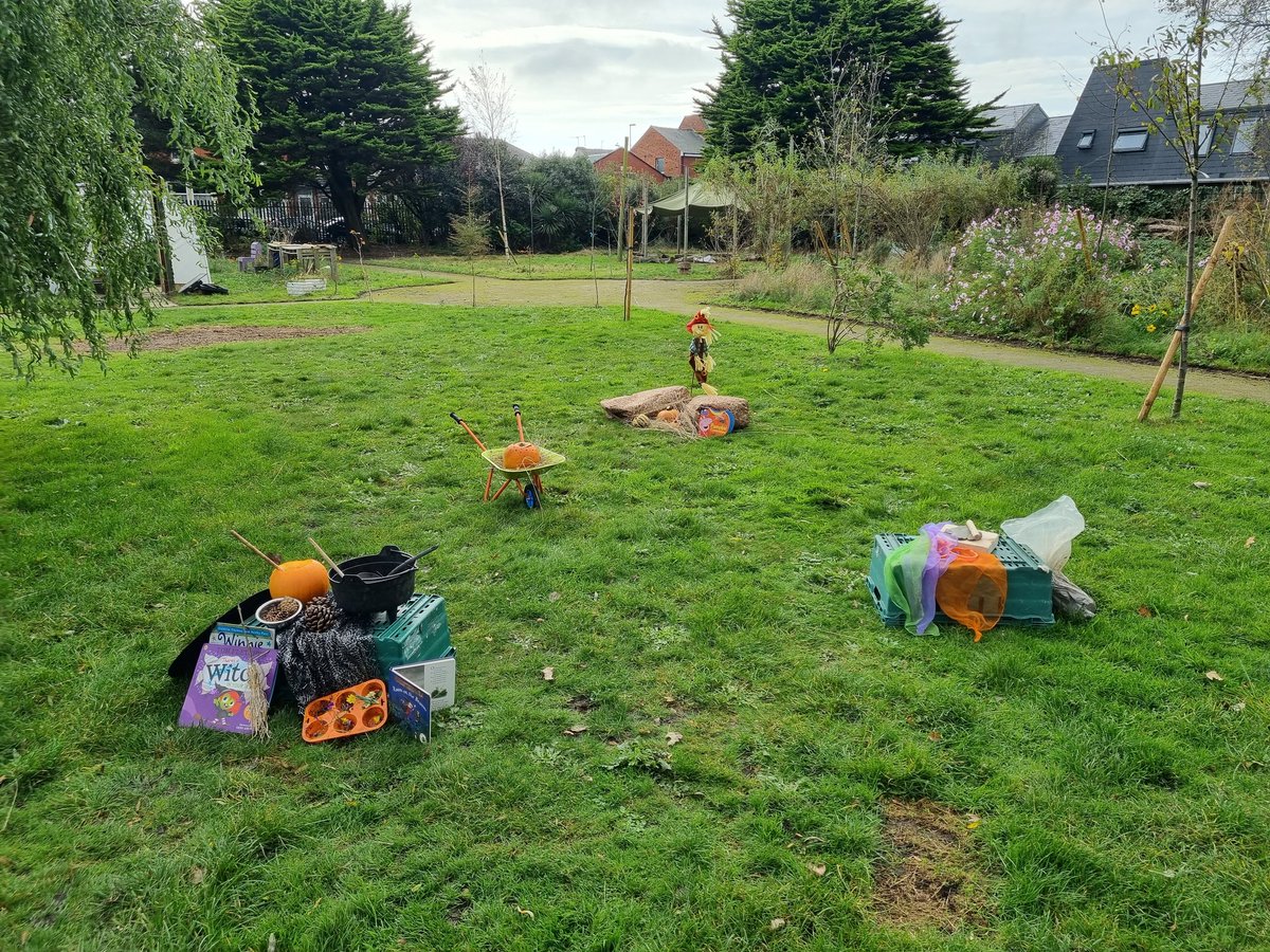CommunitySarah's tweet photo. Mini rangers at Revoe community garden. Come along and join us for a Halloween session with @ParkRangersBPL https://t.co/MqIjfiozjH