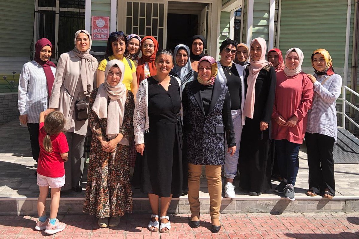 MEBAileOkulu's tweet photo. Aksaray Halk Eğitimi Merkezimizce tüm ilçelerimizdeki öğretmenlerimiz ve ailelerimize Aile Okulu Eğitimlerimiz tüm hızıyla devam ediyor.

@sdulger43
@tcmeb https://t.co/C839M7megn