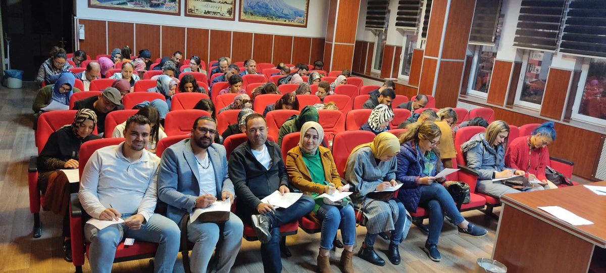 MEBAileOkulu's tweet photo. Aksaray Halk Eğitimi Merkezimizce tüm ilçelerimizdeki öğretmenlerimiz ve ailelerimize Aile Okulu Eğitimlerimiz tüm hızıyla devam ediyor.

@sdulger43
@tcmeb https://t.co/C839M7megn