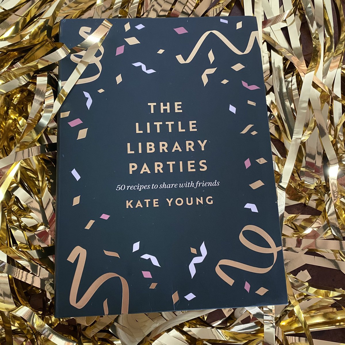 To celebrate our event ✨TONIGHT✨ with @bakingfiction we’ve popped a @bookshop_org_UK list here 🎉 uk.bookshop.org/lists/the-litt… + a playlist here 🎉 spoti.fi/3DCQn4o + last tickets here! 🎉 bit.ly/2X95tqQ