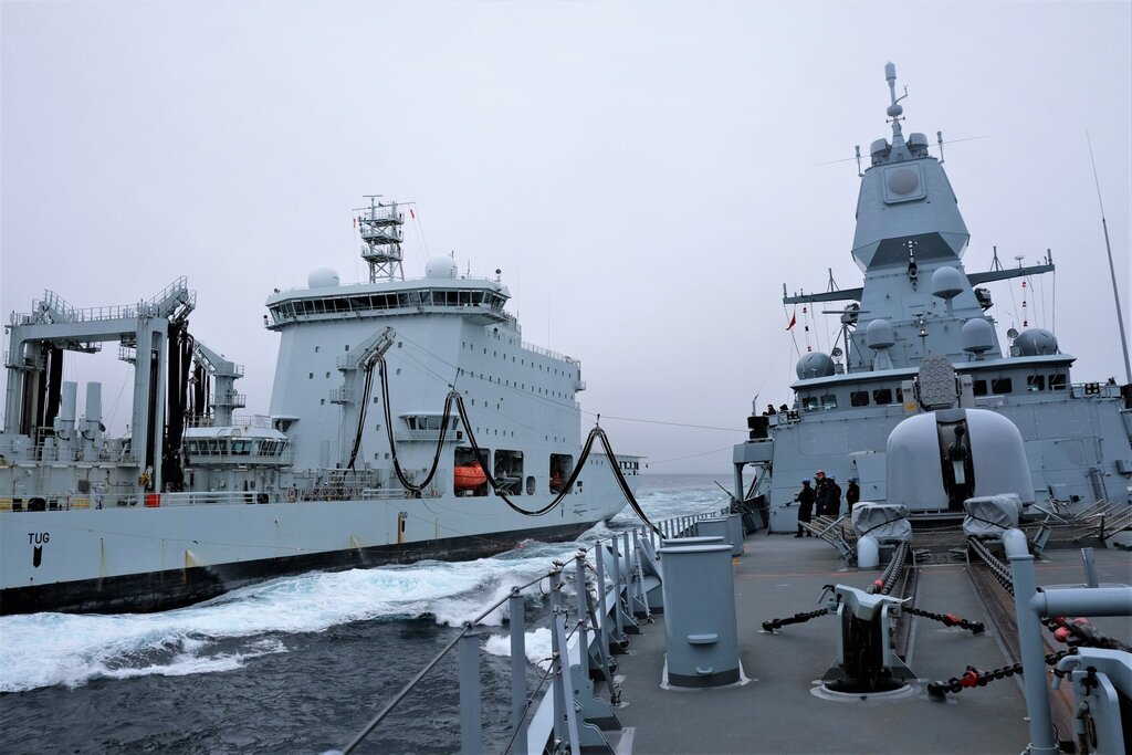 BundeswehrTg's tweet image. It&apos;s 11,000 nautical miles since German Navy frigate #Hessen left home on 5 September. Taking part in demanding training with the nations of 🇺🇸 #CarrierStrikeGroup 12. 

Always assisting with fuel is @RoyalCanNavy fleet oiler MV Asterix. Thanks a bunch! 🇨🇦🤝🇩🇪

@RCN_MARLANT …