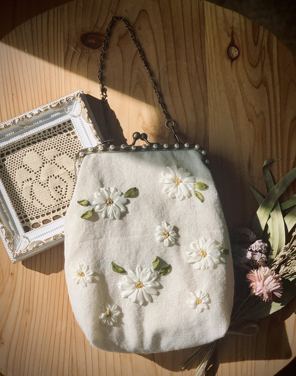 Laffiy_1's tweet photo. minne▶︎ マーガレットのリボン刺繍ハンドバッグ/ポシェット #minne https://t.co/TUVznD8ErX

creema▶︎ 【マーガレットのリボン刺繍ハンドバッグ/ポシェット】ハンドメイド・クリエイター作品のマーケットプレイス Creema https://t.co/Pet1rghI4I @Creema_jpより https://t.co/QzktxcACHT