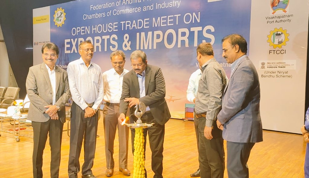 vptIndia's tweet photo. Visakhapatnam Port Authority Chairman, Sri K Rama Mohana Rao, IAS addressing the august gathering at the 'Open House Trade Meet on Imports and Exports'  organized by #FAPCCI at Sagarala Auditorium, Visakhapatnam. @shipmin_india https://t.co/ME2oixPoin