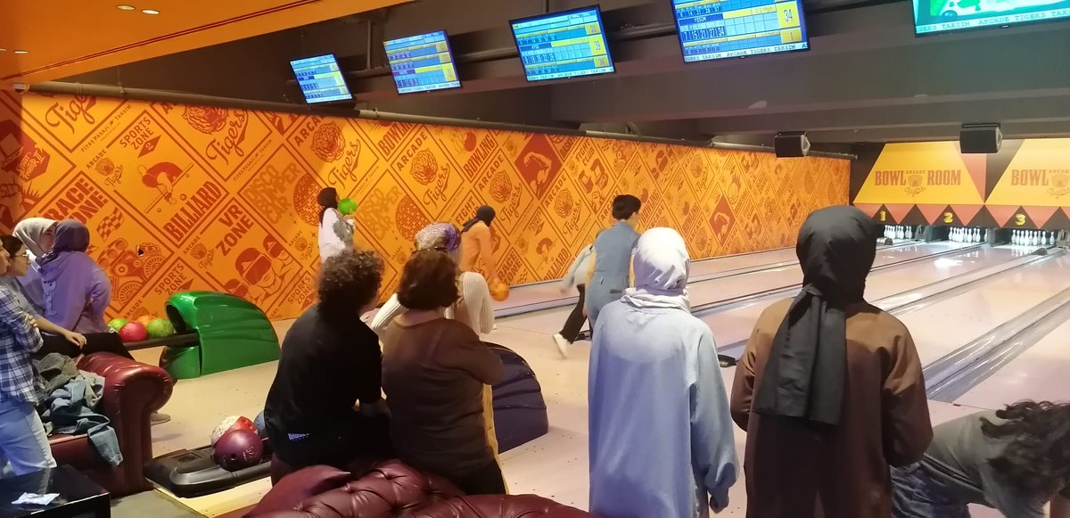 Labutlar yerde, eğlence zirvede 🎳😎 Gençlerimiz bowling turnuvasında kıyasıya yarıştı. 📍Cevizlibağ Atatürk Öğrenci Yurdu