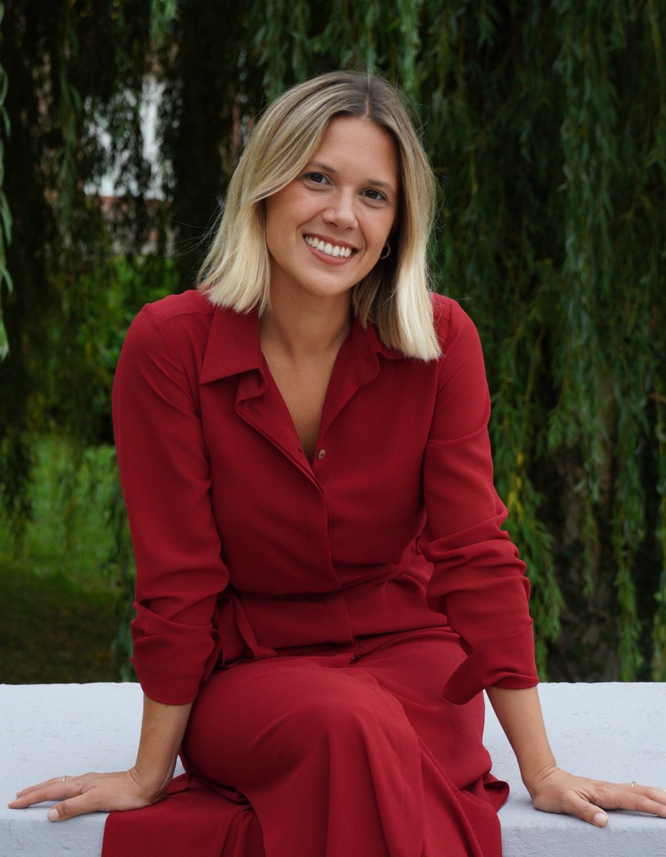Canal_CESINE's tweet photo. Nuestro staff, nuestro tesoro. Paula Parcha, responsable del Departamento de #Comunicación y #Marketing de #CESINE.

#cesiners #cesineteam #universidad #universidadcantabria https://t.co/lWMa9rnU2l