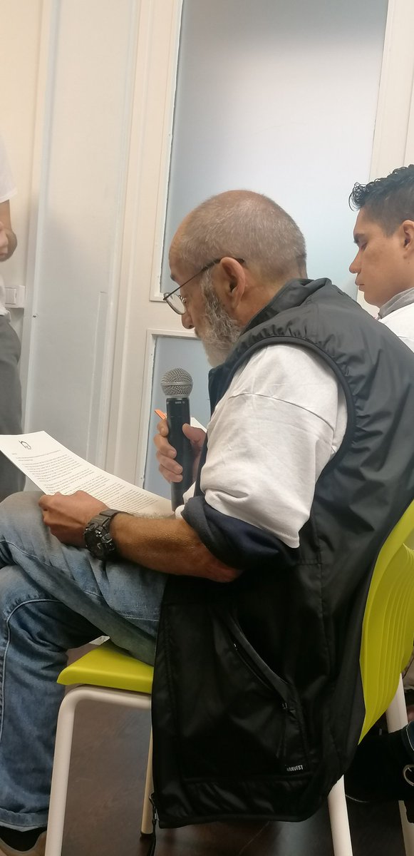 "Dormir en la calle es un fracaso de la sociedad entera" "Sin hogar estamos condenados a vivir con cadenas invisibles" Felipe lee el manifiesto, defendiendo sus derechos en el Día de las #PersonasSinHogar #FueraDeCobertura <a href="/RedFACIAM/">Red FACIAM</a> <a href="/_CARITAS/">Cáritas Española ✳️</a> <a href="/CaritasMadrid/">Cáritas Madrid</a>