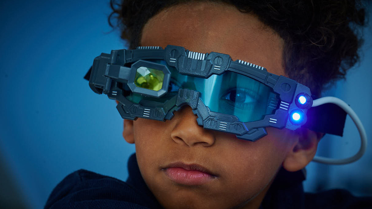UKMumstv's tweet photo. Let the frenzy begin!! #Comp No.1 – to #win the Night Vision Goggles from the #ScienceMad collection, simply RT&amp;FLW! You have 5 mins to enter https://t.co/Oc9WkWb2cb