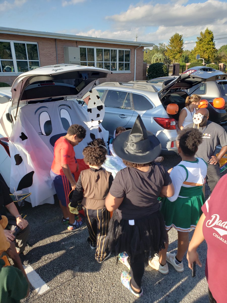 WBGoodwinGators's tweet photo. More Trunk-or-Treat https://t.co/A4yHLxf68N