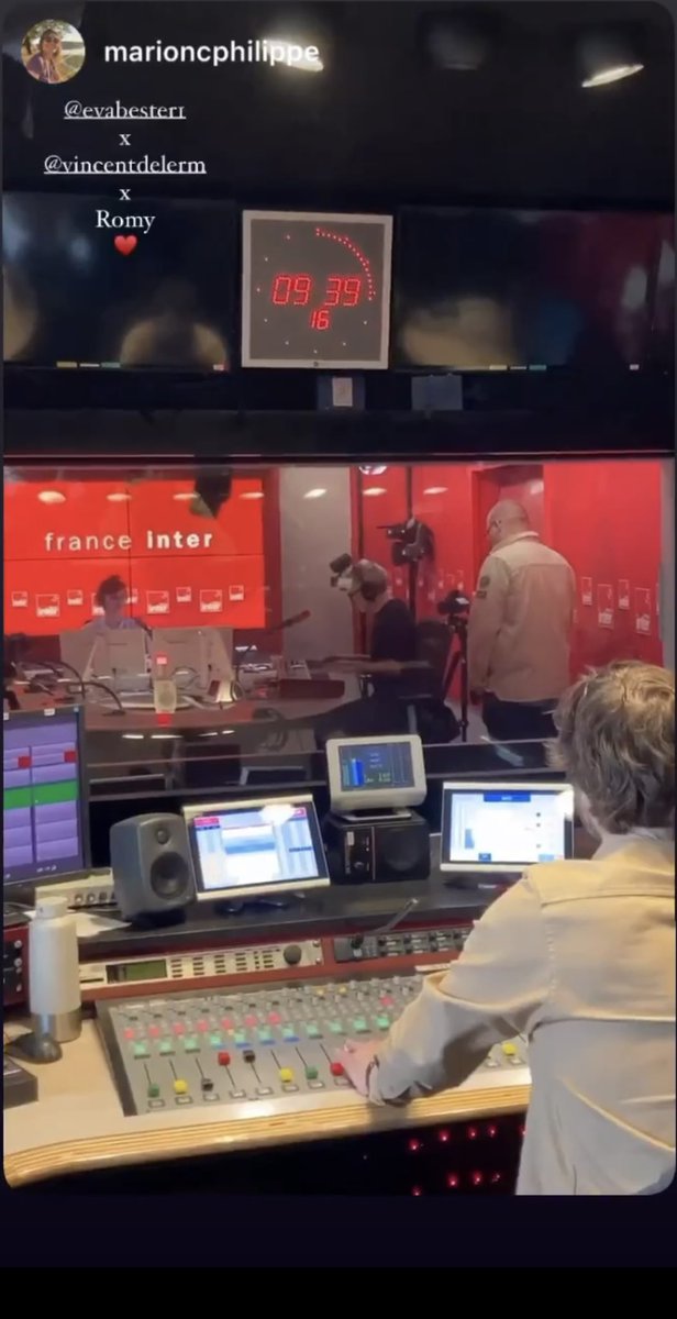 Ce matin avec Vincent Delerm et l’équipe de choc de Totémic en cabine (🙏Marion)