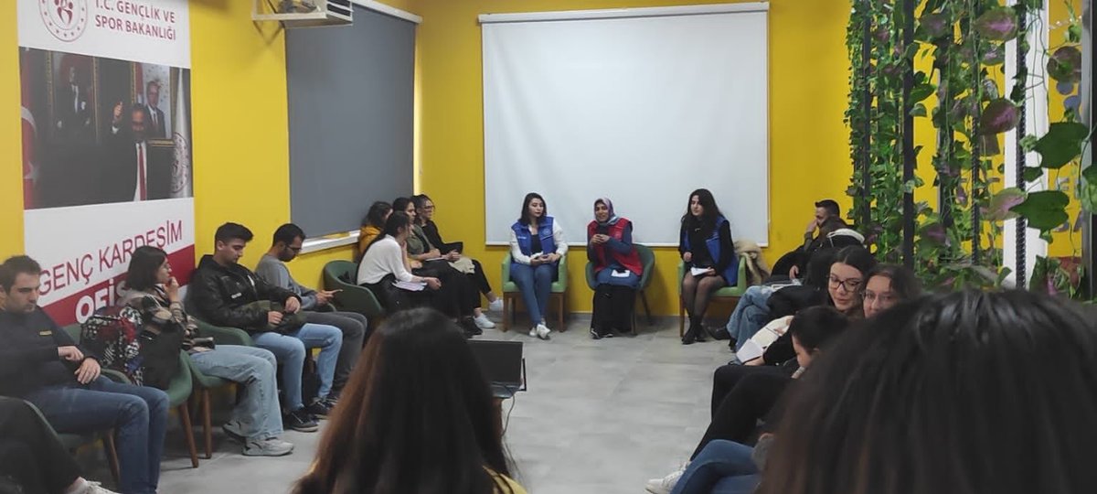 GSB_Talasgm's tweet photo. Uluslararası Deneyim Geliştirme Programı etkinliğimiz her çarşamba devam ediyor. Haftaya CV hazırlama ve Mülakat teknikleri ile sizleri gençofisimize bekleriz.
#gençofis
#talasgm
#UluslararasıDeneyimGeliştirmeProgramı https://t.co/WGWbkgcZUN
