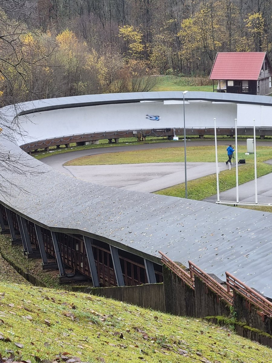 EmbajadaEspRiga's tweet photo. El Embajador Alhama impone las medallas 🥇🥈🥉del Campeonato de España 🇪🇸 de skeleton 🛷 celebrado en Sigulda 🇱🇻

Vēstnieks pasniedz medaļas 🥇🥈🥉 Spānijas 🇪🇸 Čempionāta skeletonā uzvarētājiem, kas norisinājās Siguldā 🇱🇻 

@fedhielo #skeletonESP https://t.co/FYBcbKEuPT