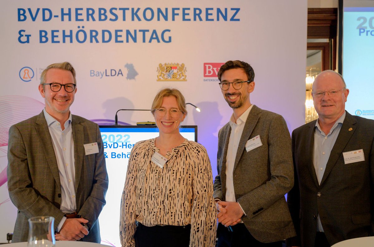 Es wird spannend: Im Rahmen einer Podiumsdiskussion auf der BvD-Herbstkonferenz #HK22 sprechen Prof. Kindervater (<a href="/BIOPRO_BW/">BIOPRO BW GmbH</a>), @HerrMatthies (Honic), Dr. Nikolai Horn <a href="/kontemplationus/">Nikolai Horn</a> (<a href="/iRightslab/">iRights.Lab</a>) und Moderatorin Dr. Mirka Möldner (#BayLDA) zum europäischen Gesundheitsdatenraum.