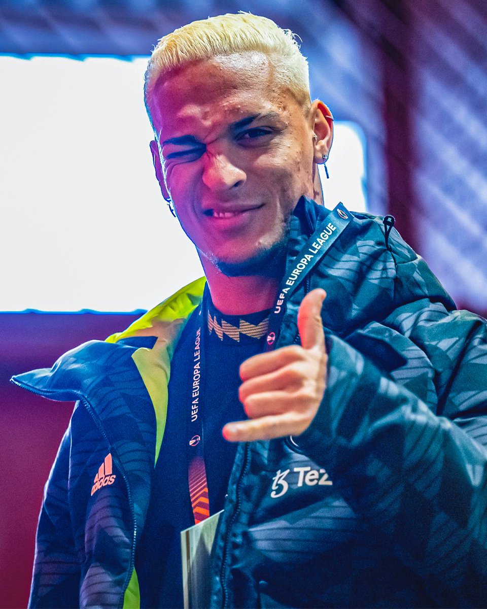 visubal's tweet photo. ⚽️ | Changing it up!

@antony00 is now a blonde 💇🏼‍♂️ https://t.co/gX9hhZDAZS