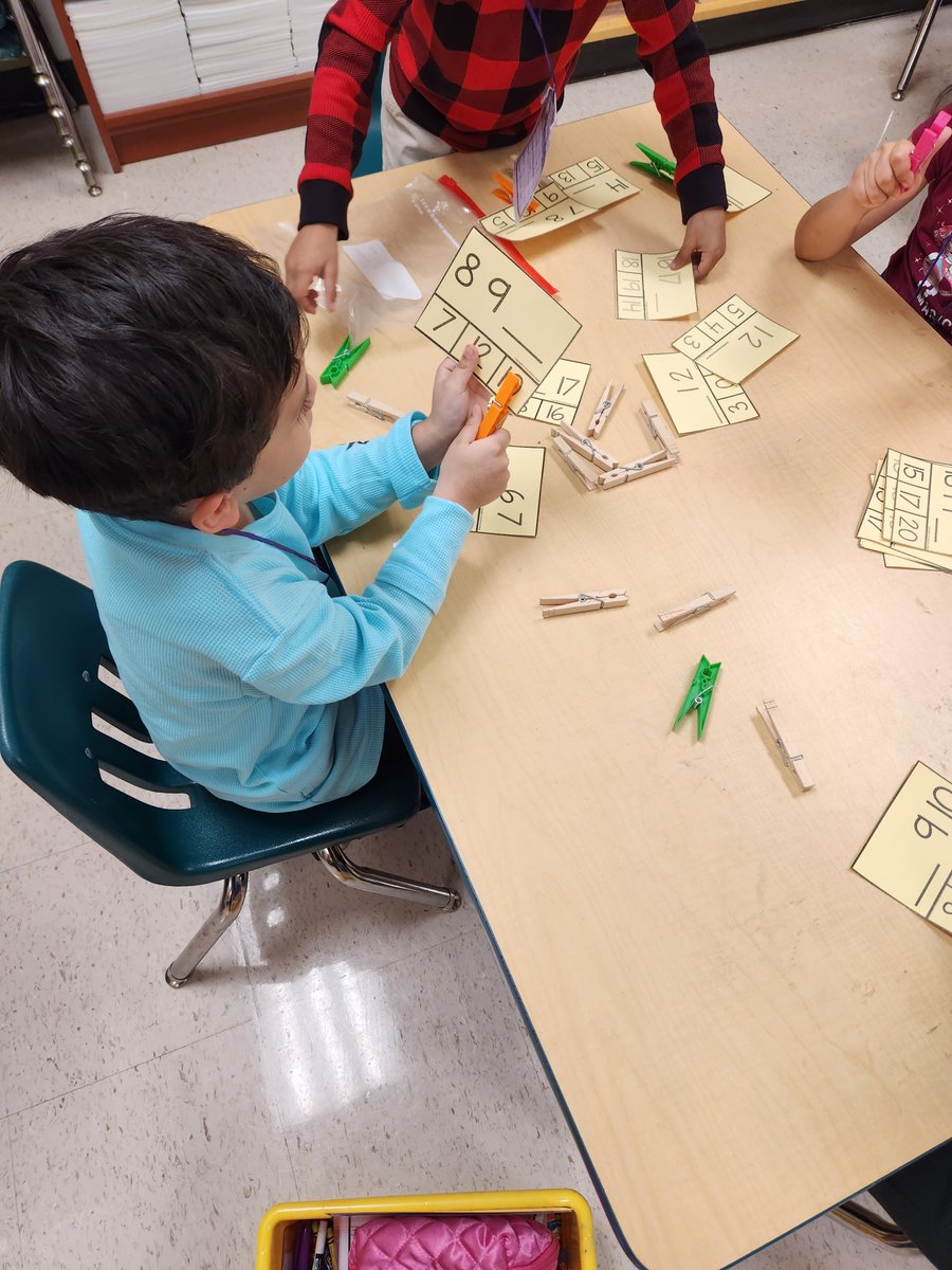 tnchadwick1's tweet photo. Math centers! Which one is more? Representing numbers more than one way, Missing Number, and Plane Shape Recognition. @Jones_AISD  @SherylLoyd2 @vm_aisd @TashaJ808 https://t.co/VB39s069jV